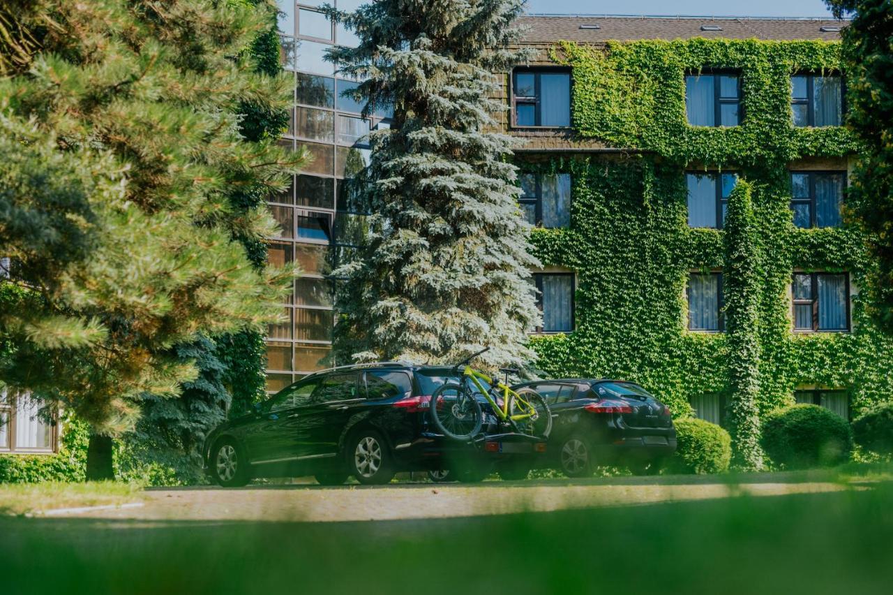 Booking Hotel & Spa Cracovie Extérieur photo The campus of the University of Novi Sad