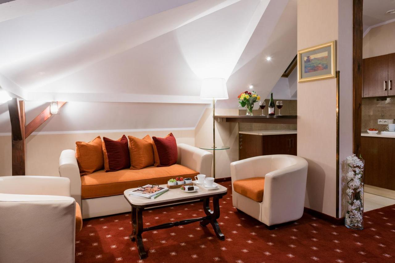 Booking Hotel & Spa Cracovie Extérieur photo A suite at the Hotel