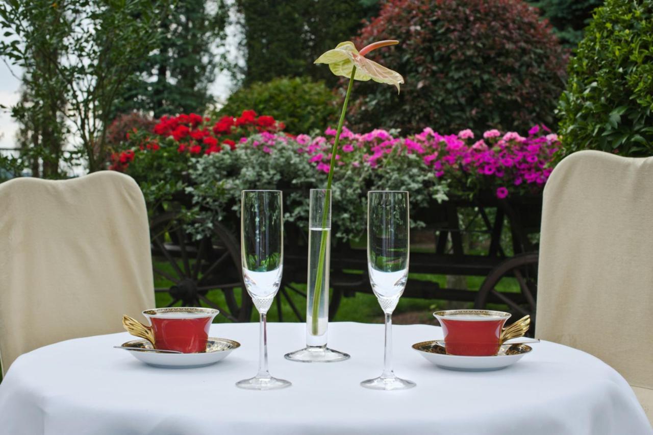 Booking Hotel & Spa Cracovie Extérieur photo A table set for afternoon tea