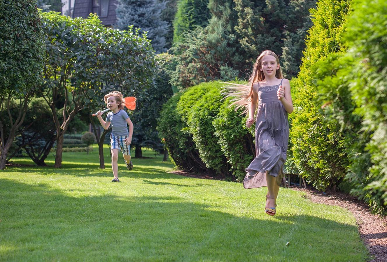 Booking Hotel & Spa Cracovie Extérieur photo Children playing in a garden