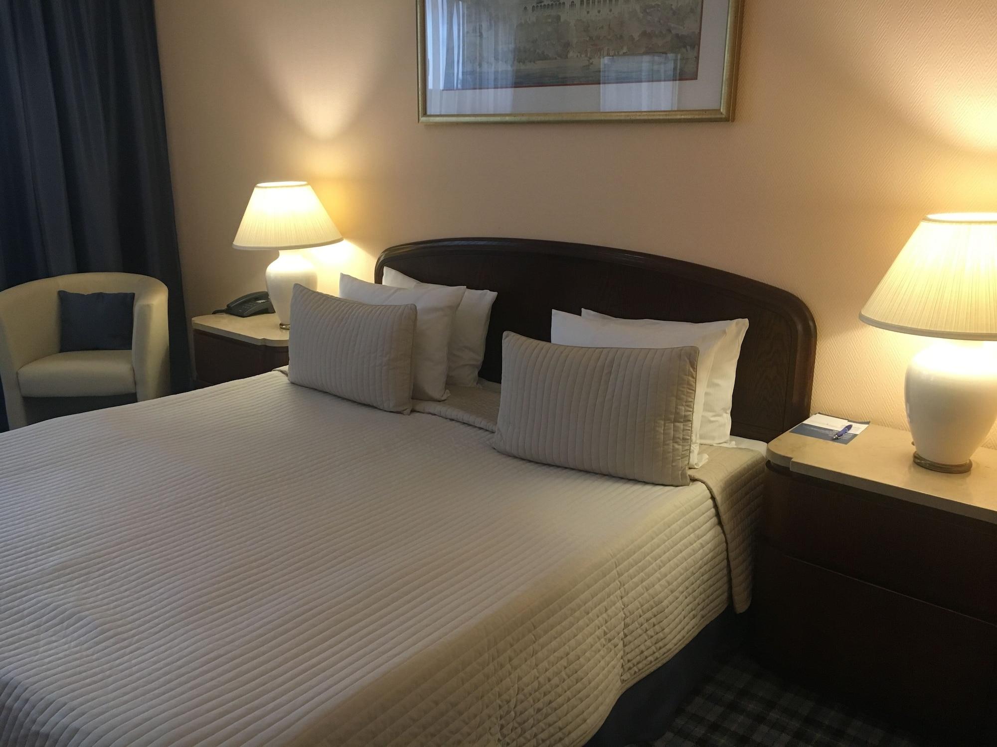 Booking Hotel & Spa Cracovie Extérieur photo A room at the hotel