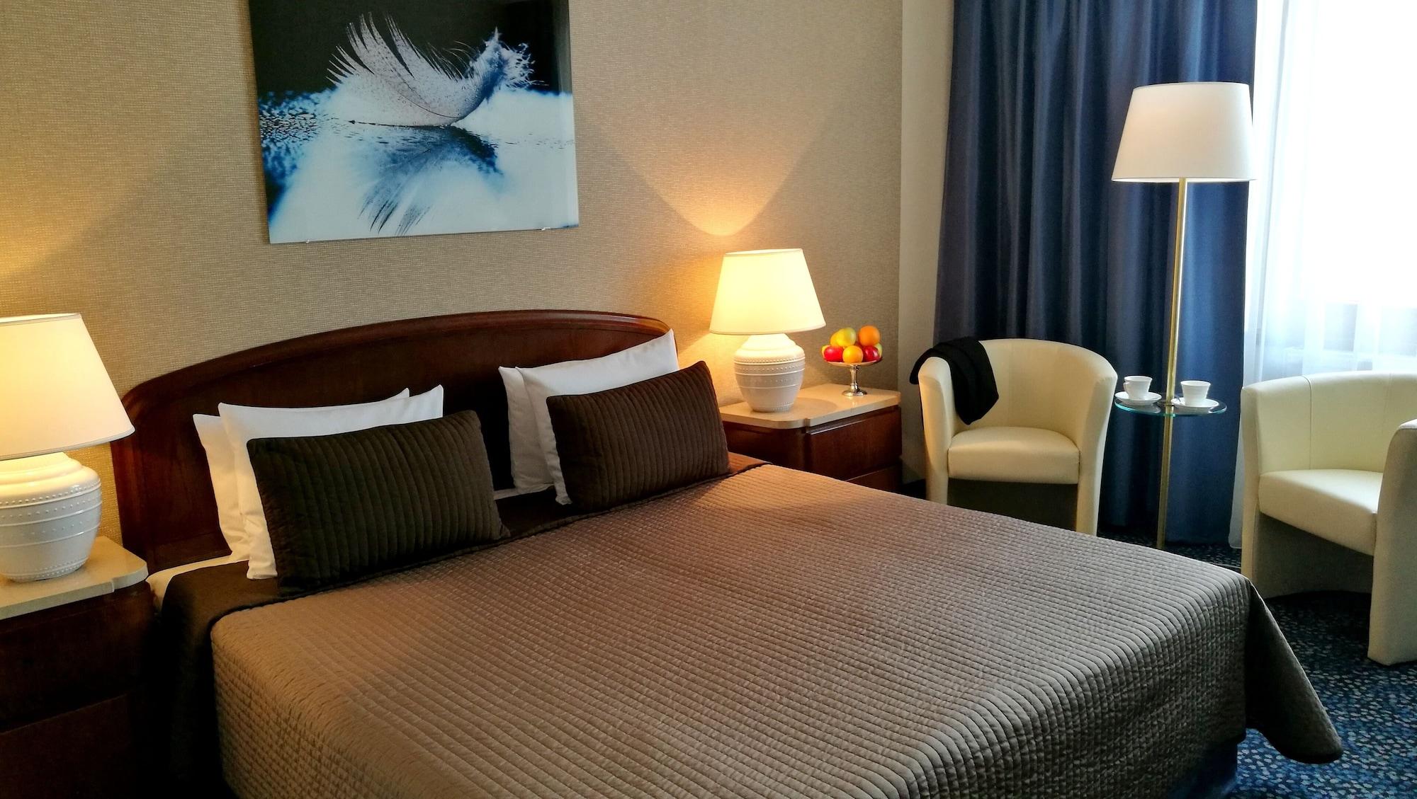 Booking Hotel & Spa Cracovie Extérieur photo A bedroom at the hotel
