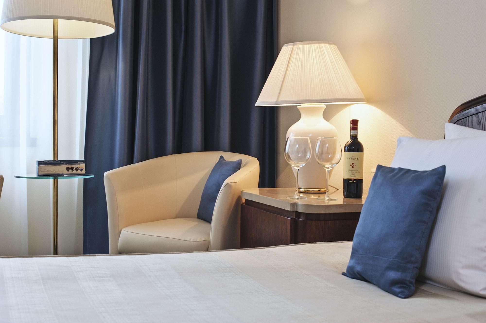 Booking Hotel & Spa Cracovie Extérieur photo A room at the hotel