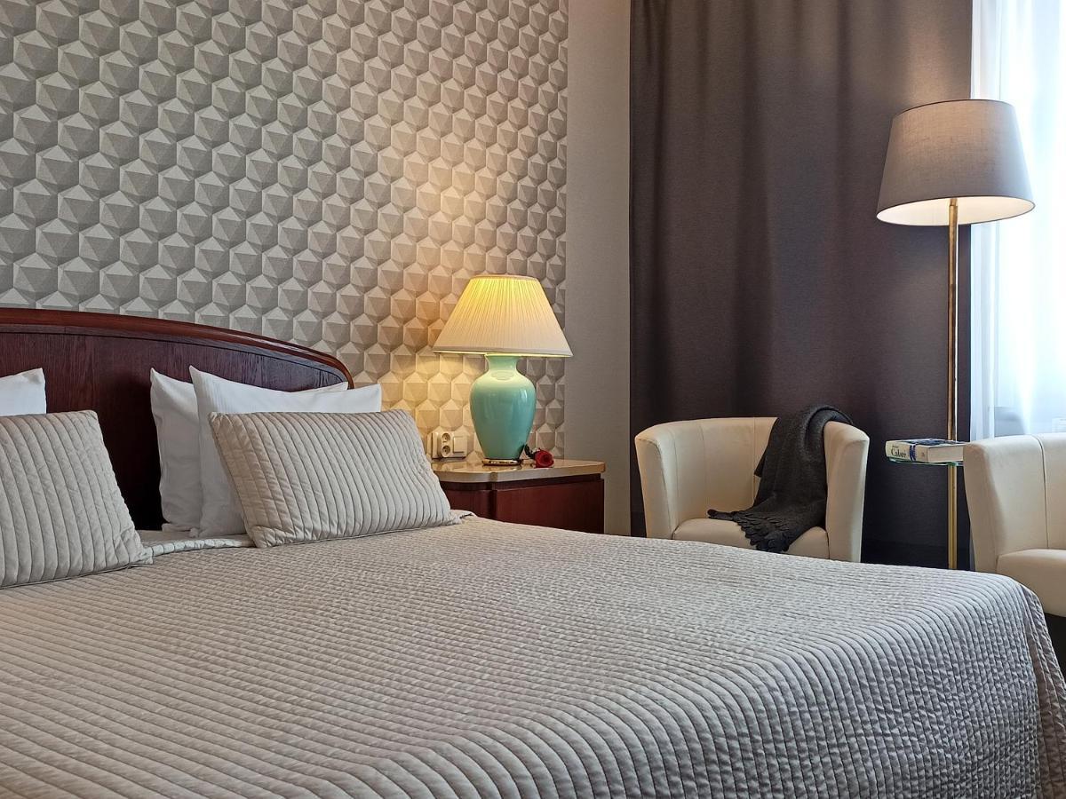Booking Hotel & Spa Cracovie Extérieur photo A bedroom at the hotel